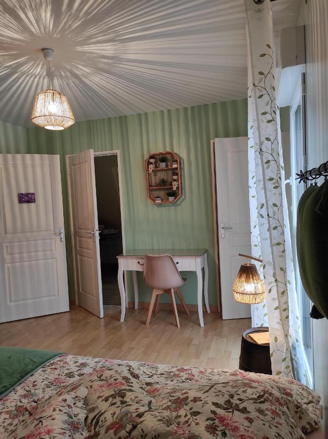 Le Logis Du Livier Hotel Saint-Georges-sur-Layon Room photo